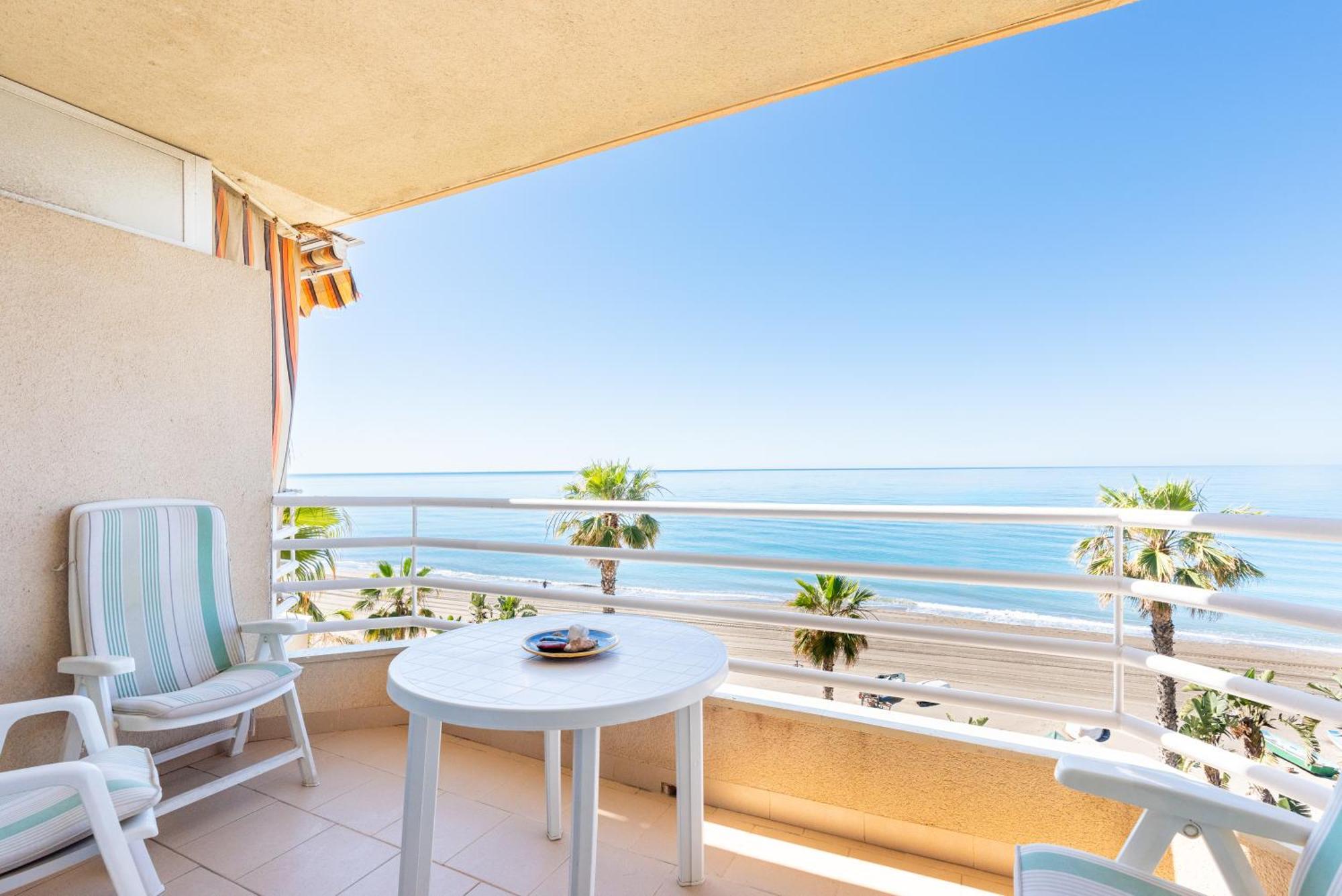 Wintowinrentals 1ª Linea De Playa, Parking Y Wifi Rincón de la Victoria Dış mekan fotoğraf